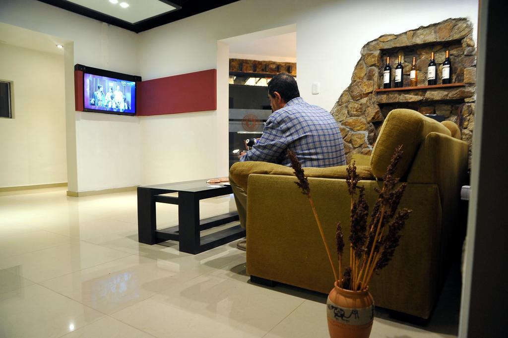 Hotel Pucara Y Rent A Car La Rioja Extérieur photo
